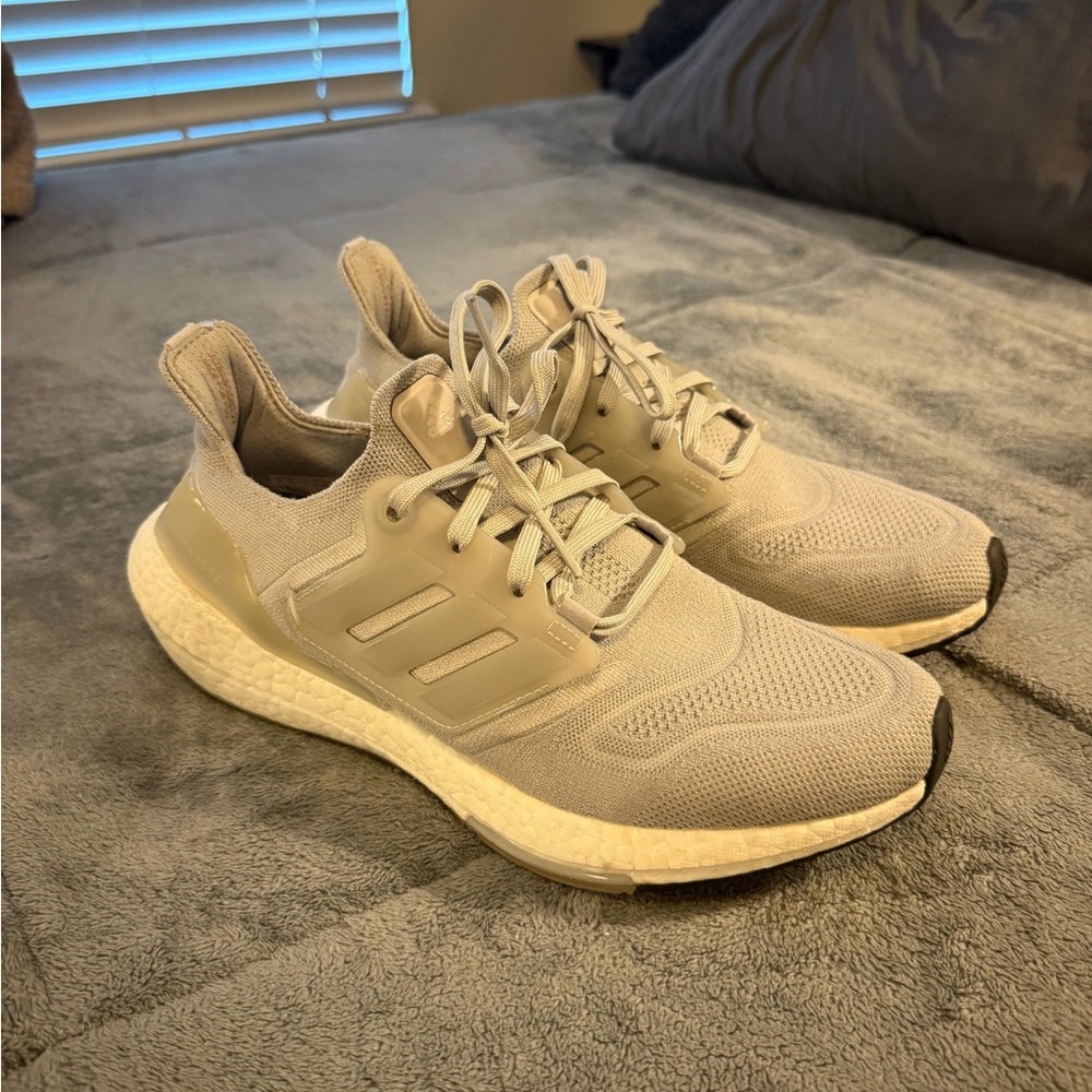 Adidas Grey Ultraboost 22 Athletic Shoes with Primeknit Upper mens 10